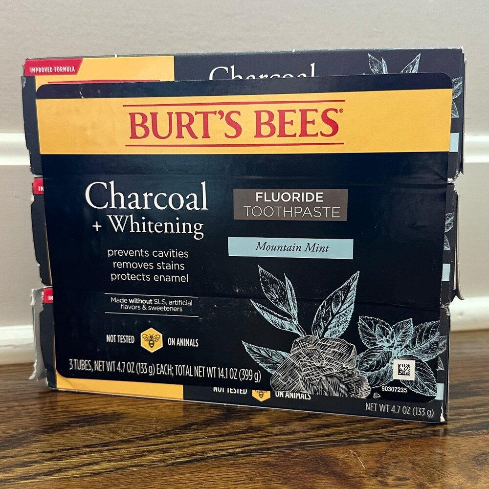 Burt’s Bees Charcoal + Whitening Fluoride Toothpaste – 3 Pack, Mountain Mint